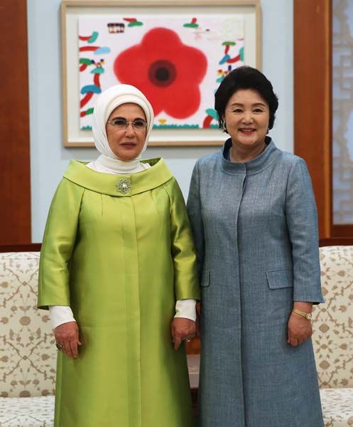 Emine Erdoğan, Kim Jung-sook ile görüştü! İşte görüşmeden çok özel kareler... 4