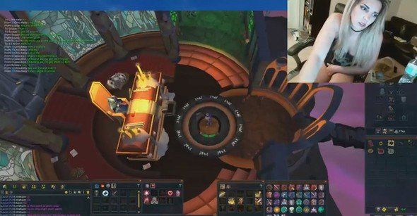 Canlı yayında soyunmaya başladı! Twitch'i salladı 9