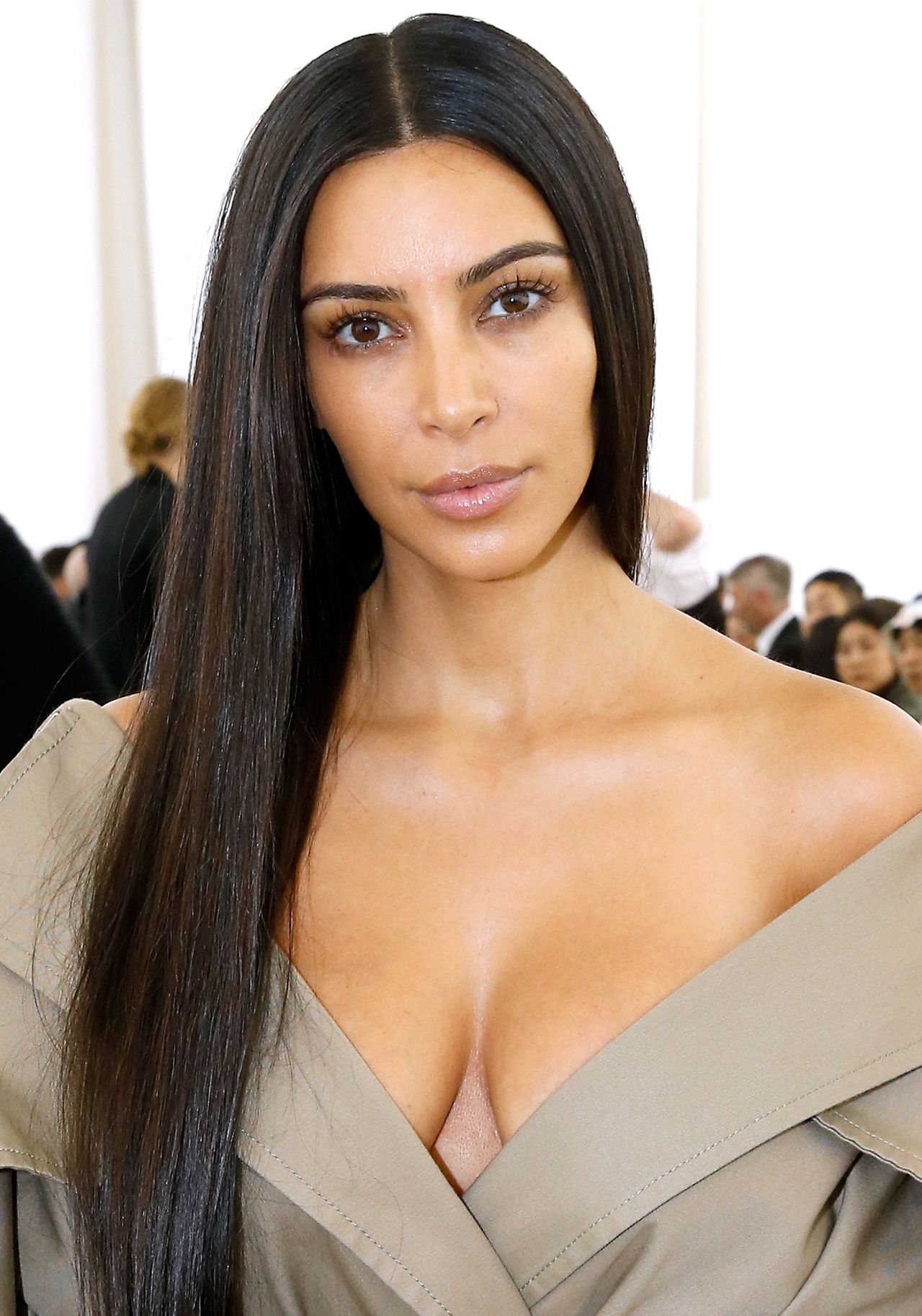 Kim Kardashian'ın soyunacak bir nedeni daha çıktı! 10