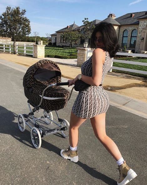 Kylie Jenner'in bebeği ile ilgili şok iddia! 13