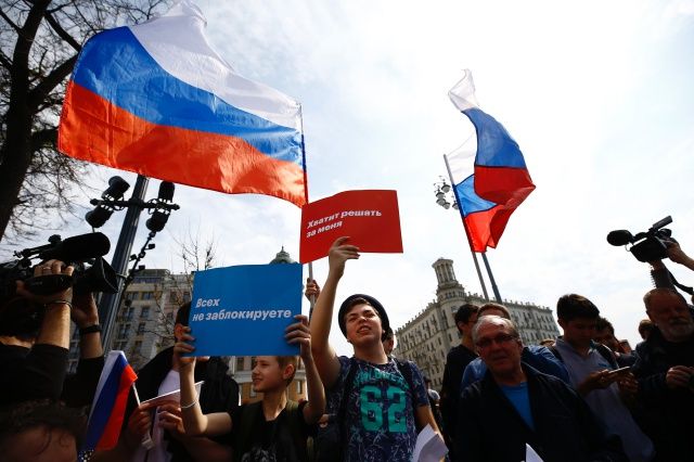 Putin karşıtları sokağa çıktı! Binden fazla gözaltı var... 1