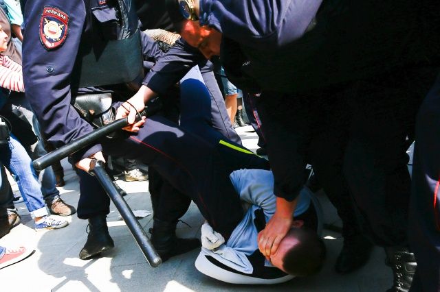 Putin karşıtları sokağa çıktı! Binden fazla gözaltı var... 9