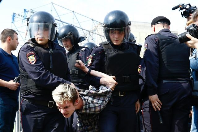 Putin karşıtları sokağa çıktı! Binden fazla gözaltı var... 12