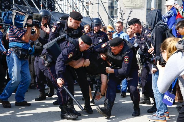 Putin karşıtları sokağa çıktı! Binden fazla gözaltı var... 14