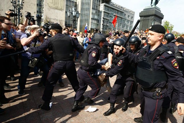 Putin karşıtları sokağa çıktı! Binden fazla gözaltı var... 23