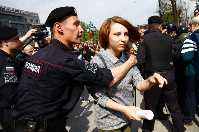 Putin karşıtları sokağa çıktı! Binden fazla gözaltı var... 25