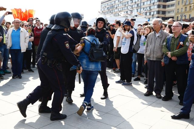 Putin karşıtları sokağa çıktı! Binden fazla gözaltı var... 30