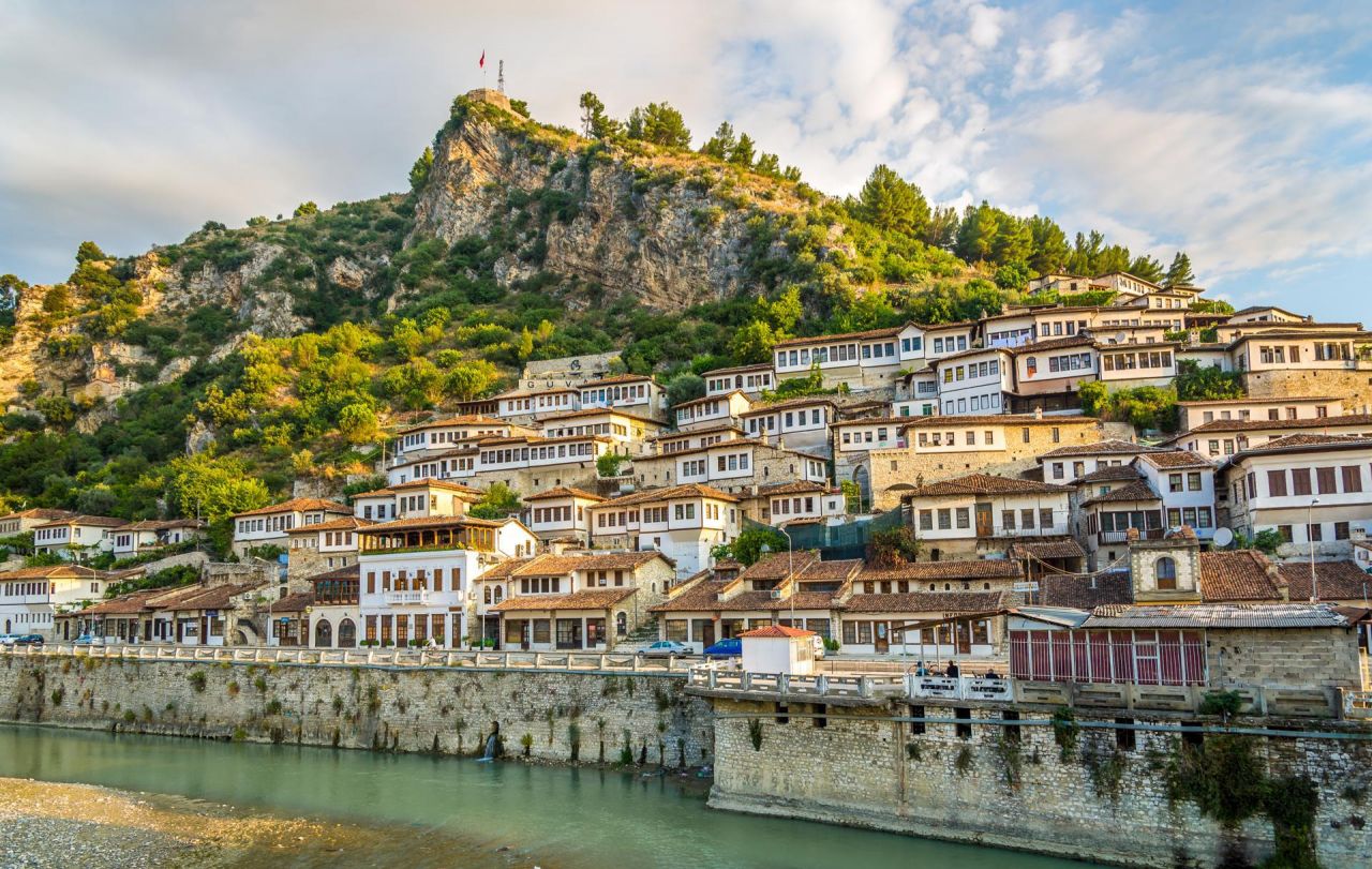 Aylık kazancı 1200 dolar olana vatandaşlık! 4