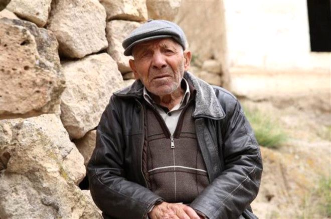 Hayalet köyde tek başlarına yaşıyorlar! 9