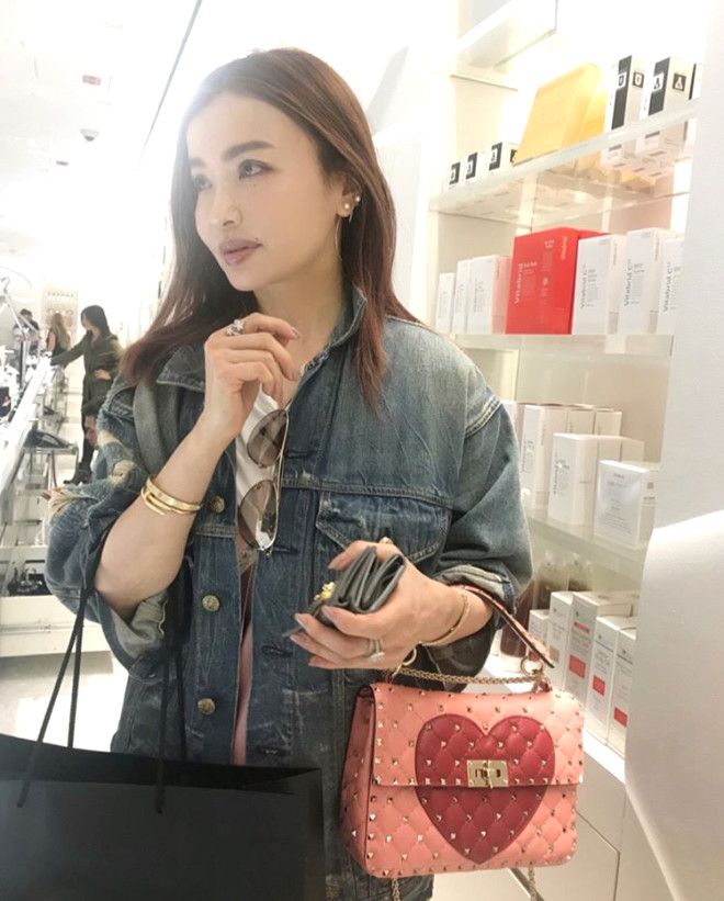 Japon modelin yaşını öğrenen donup kalıyor! 10