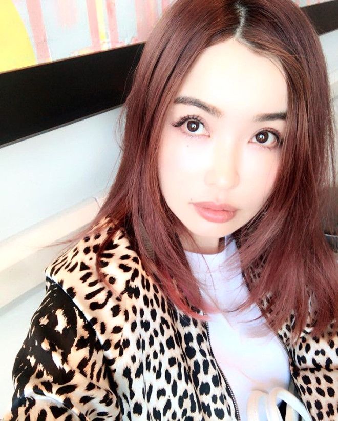 Japon modelin yaşını öğrenen donup kalıyor! 11