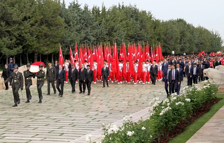 19 Mayıs'ta ilk kutlama Anıtkabir'de! 1