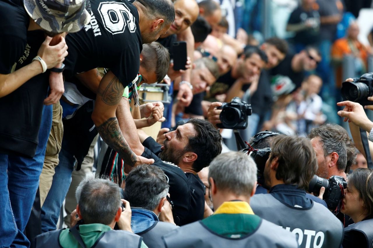 Buffon hem ağladı hem ağlattı! 6