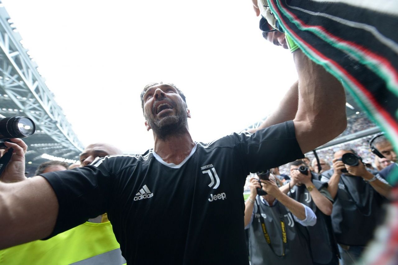 Buffon hem ağladı hem ağlattı! 4