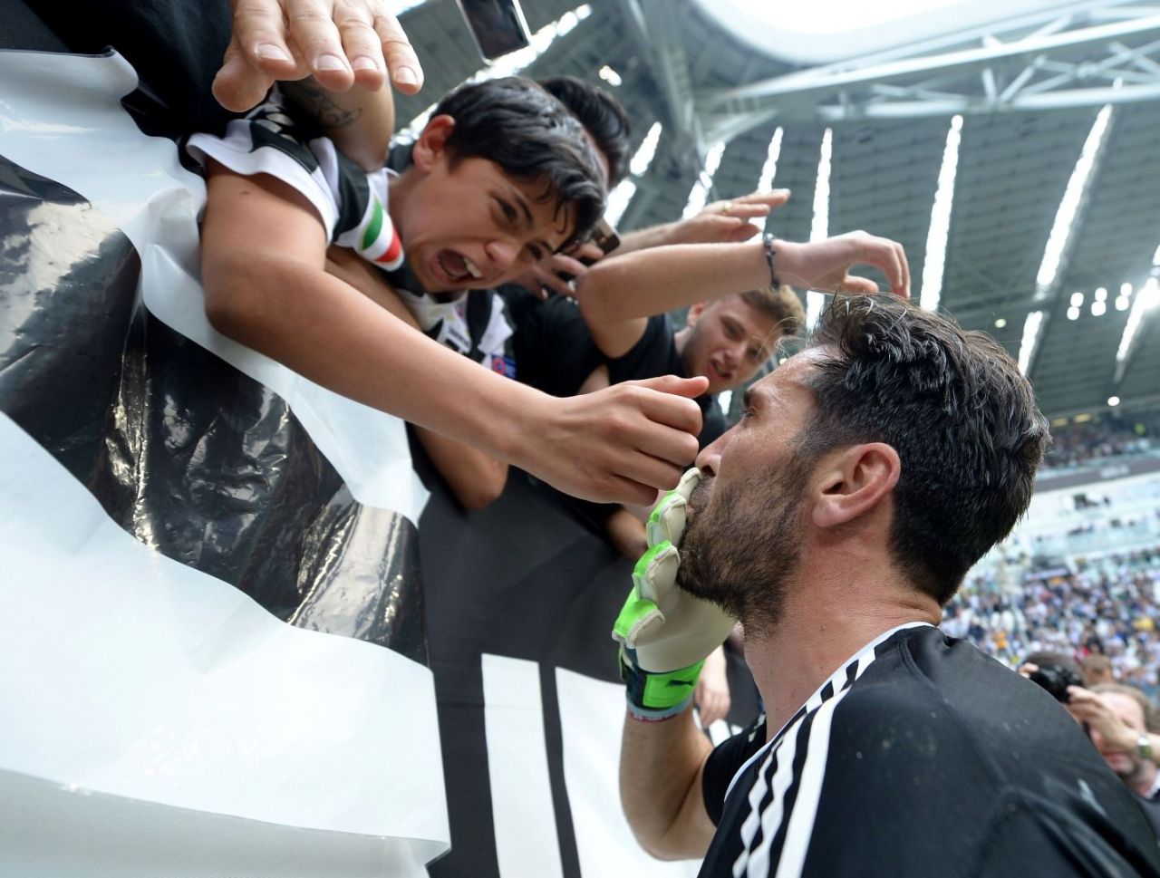 Buffon hem ağladı hem ağlattı! 7