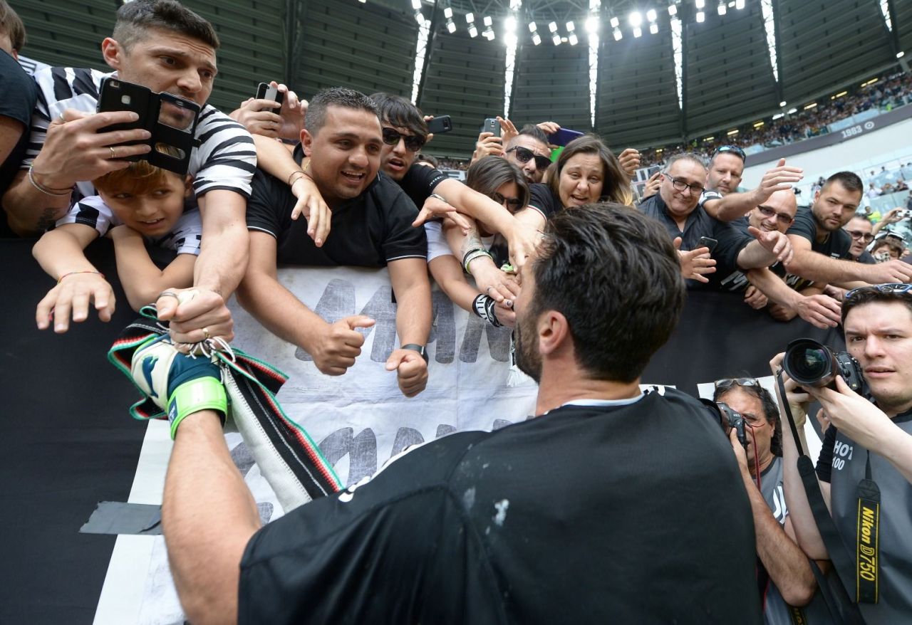 Buffon hem ağladı hem ağlattı! 10