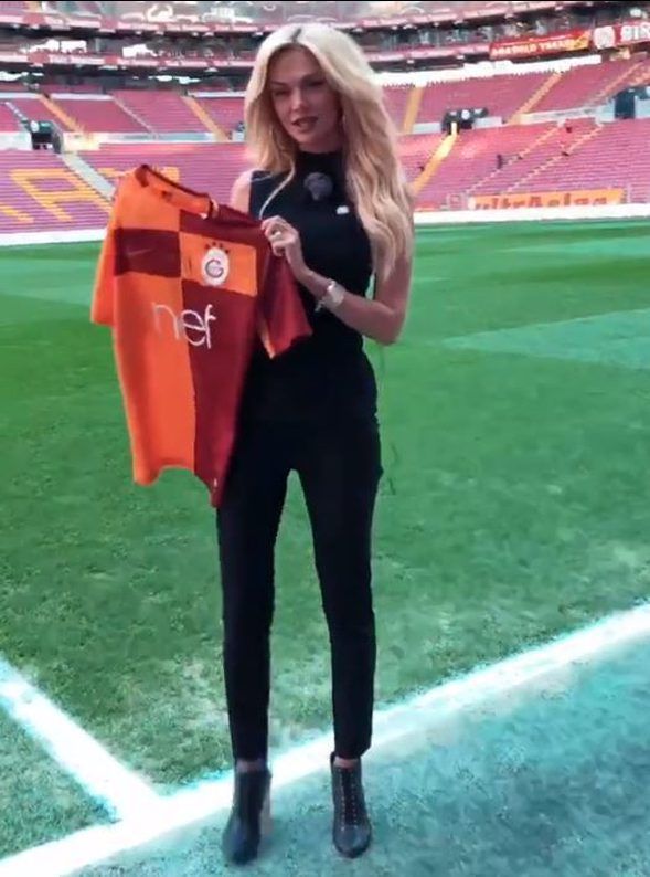 Victoria Lopyreva'dan Fatih Terim'li kutlama! 1