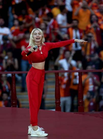 Aleyna Tilki ve Gomis bir araya geldi! 8