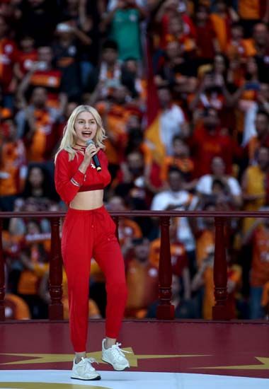 Aleyna Tilki ve Gomis bir araya geldi! 7