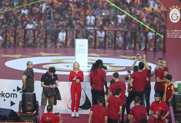 Aleyna Tilki ve Gomis bir araya geldi! 6
