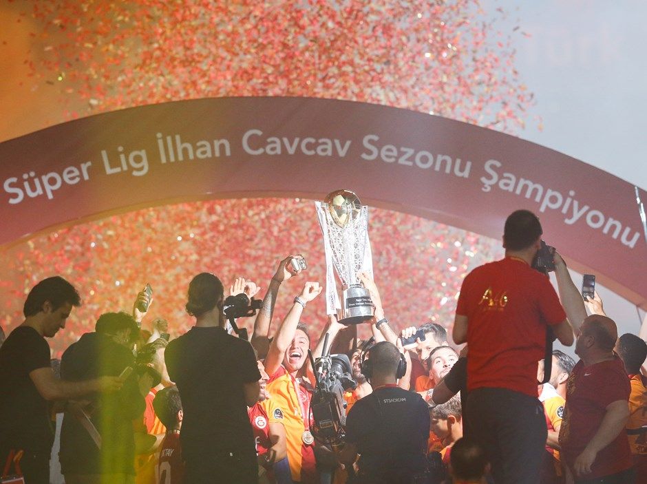 Şampiyonluk kutlamalarına damga vuran görüntüler! 10