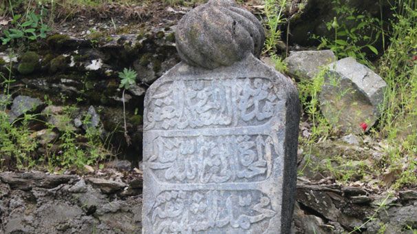 Faki Teyran ile aşkı Sinem'in mezar taşı bulundu! 1