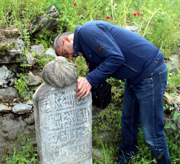 Faki Teyran ile aşkı Sinem'in mezar taşı bulundu! 7