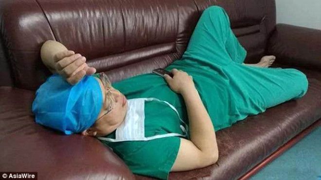 Yaşlı adamın boynundan 15 kiloluk tümör çıkartıldı! 7
