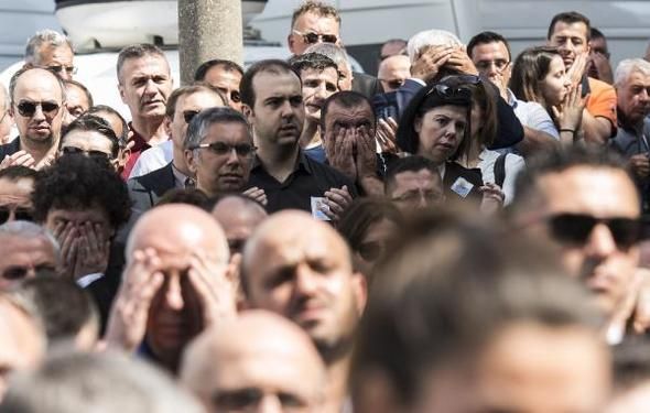 Erdoğan Demirören'in cenazesine ünlü akını! 1