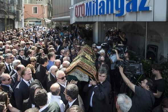 Erdoğan Demirören'in cenazesine ünlü akını! 2