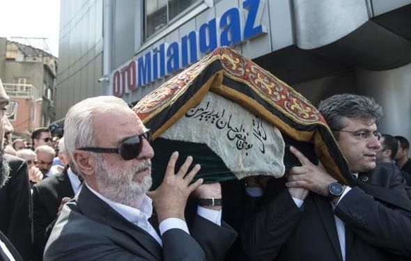 Erdoğan Demirören'in cenazesine ünlü akını! 7