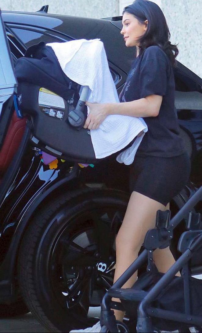 Kylie Jenner dört aylık bebeğini sildi! 5