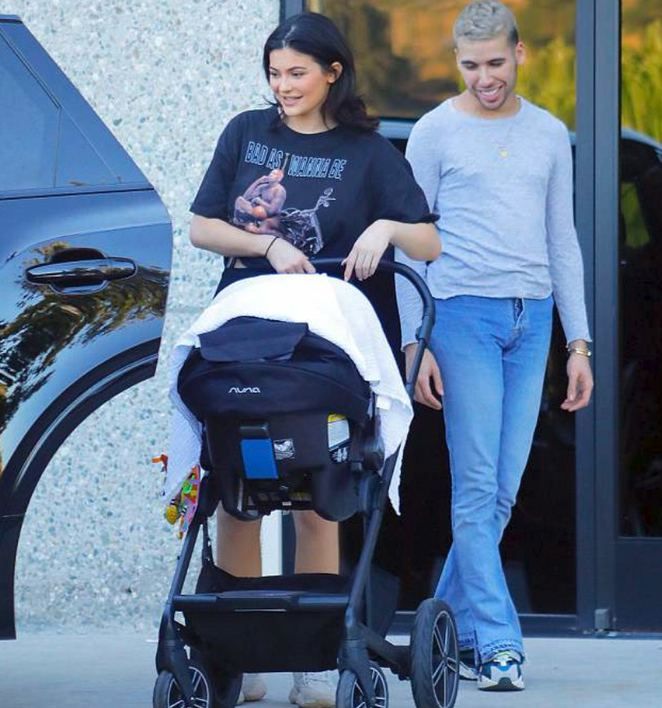 Kylie Jenner dört aylık bebeğini sildi! 3