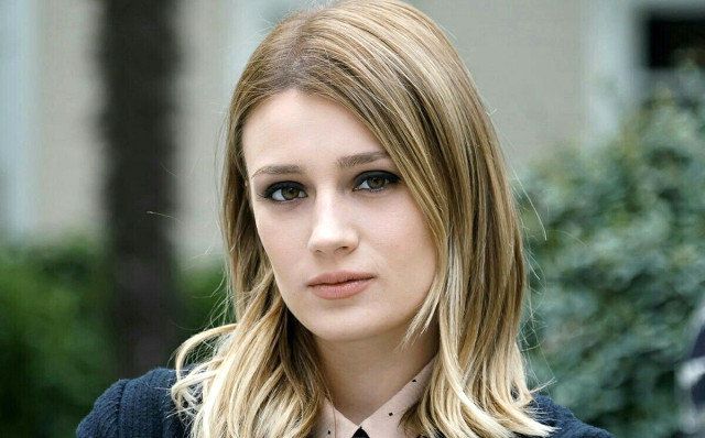 Gizem Karaca'ya bir şok daha geldi! 4