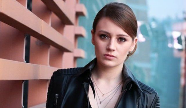 Gizem Karaca'ya bir şok daha geldi! 8