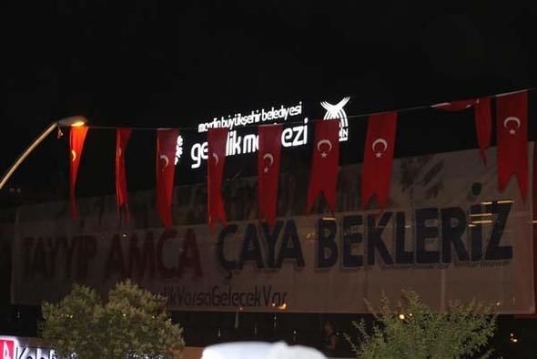 Mardinli gençlerle eğlenceli bir gece geçirdi! 1