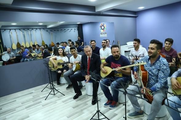 Mardinli gençlerle eğlenceli bir gece geçirdi! 4