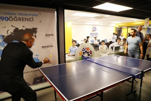 Mardinli gençlerle eğlenceli bir gece geçirdi! 6