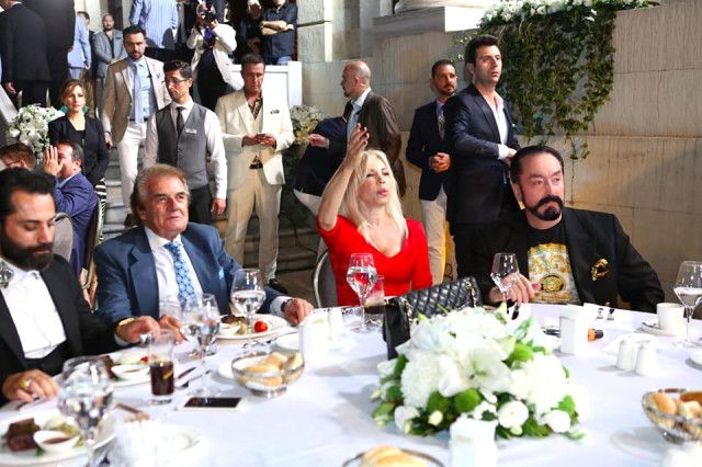 Ünlüler, Adnan Oktar'ın davetine akın etti! 2