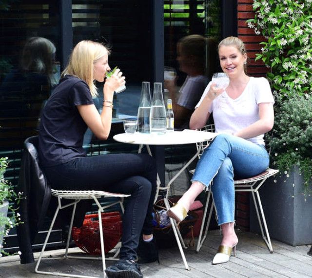 Lady Kitty Spencer'ın gündelik tarzı şoke etti! 4