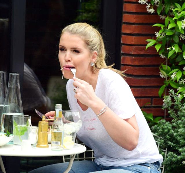 Lady Kitty Spencer'ın gündelik tarzı şoke etti! 6