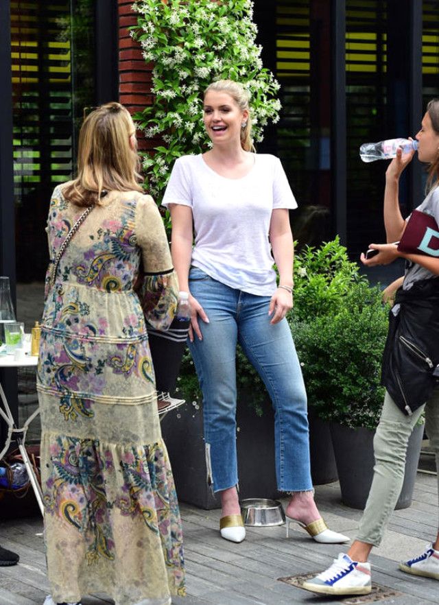 Lady Kitty Spencer'ın gündelik tarzı şoke etti! 5