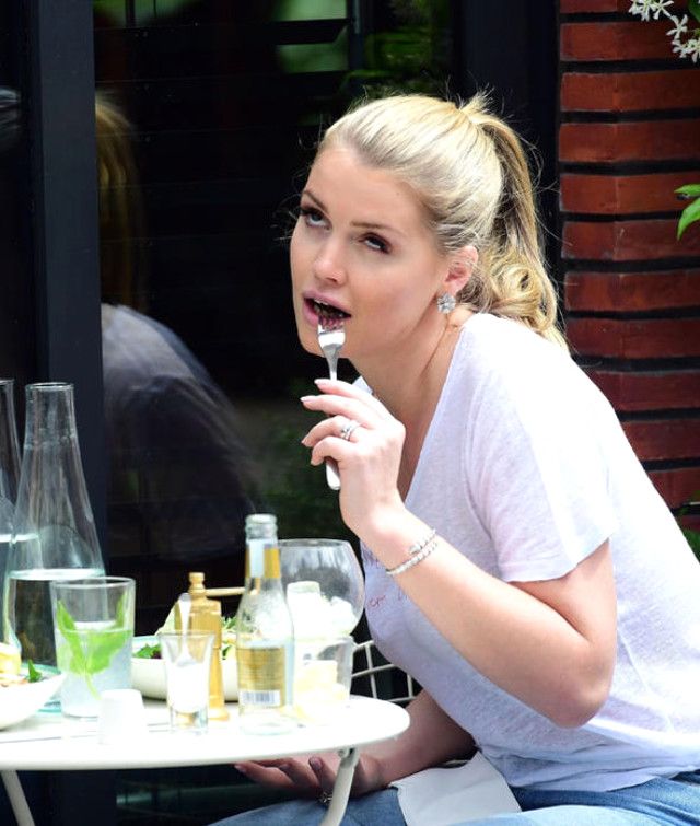 Lady Kitty Spencer'ın gündelik tarzı şoke etti! 3