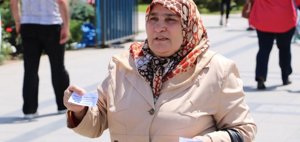 İlan dağıtıp oğluna takipçi topluyor! 7