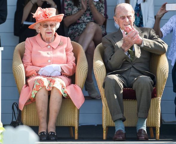 Kraliçe Elizabeth'in cinsel yaşamı bu kitapta! 11