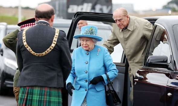 Kraliçe Elizabeth'in cinsel yaşamı bu kitapta! 8