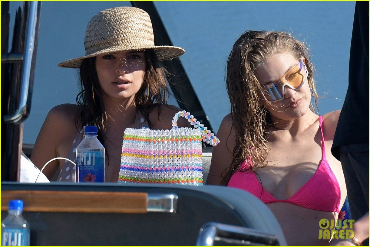 Gigi ve Emily'den Mykonos'u bile yakan pozlar 3