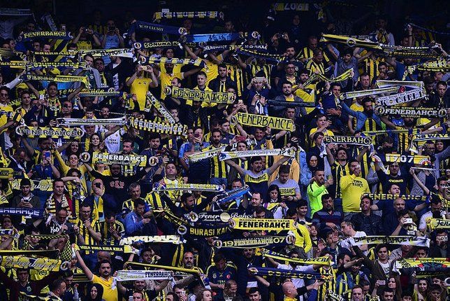 Galatasaray Fenerbahçe'yi geriden takip ediyor! 2