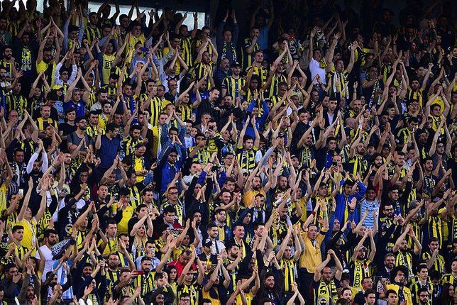 Galatasaray Fenerbahçe'yi geriden takip ediyor! 4