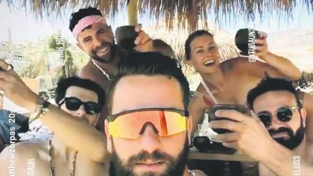 Tuba Ünsal 4 erkekle boşanma partisi yaptı! 2